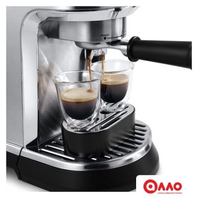 Рожковая кофеварка DeLonghi Dedica Maestro Plus EC950.M